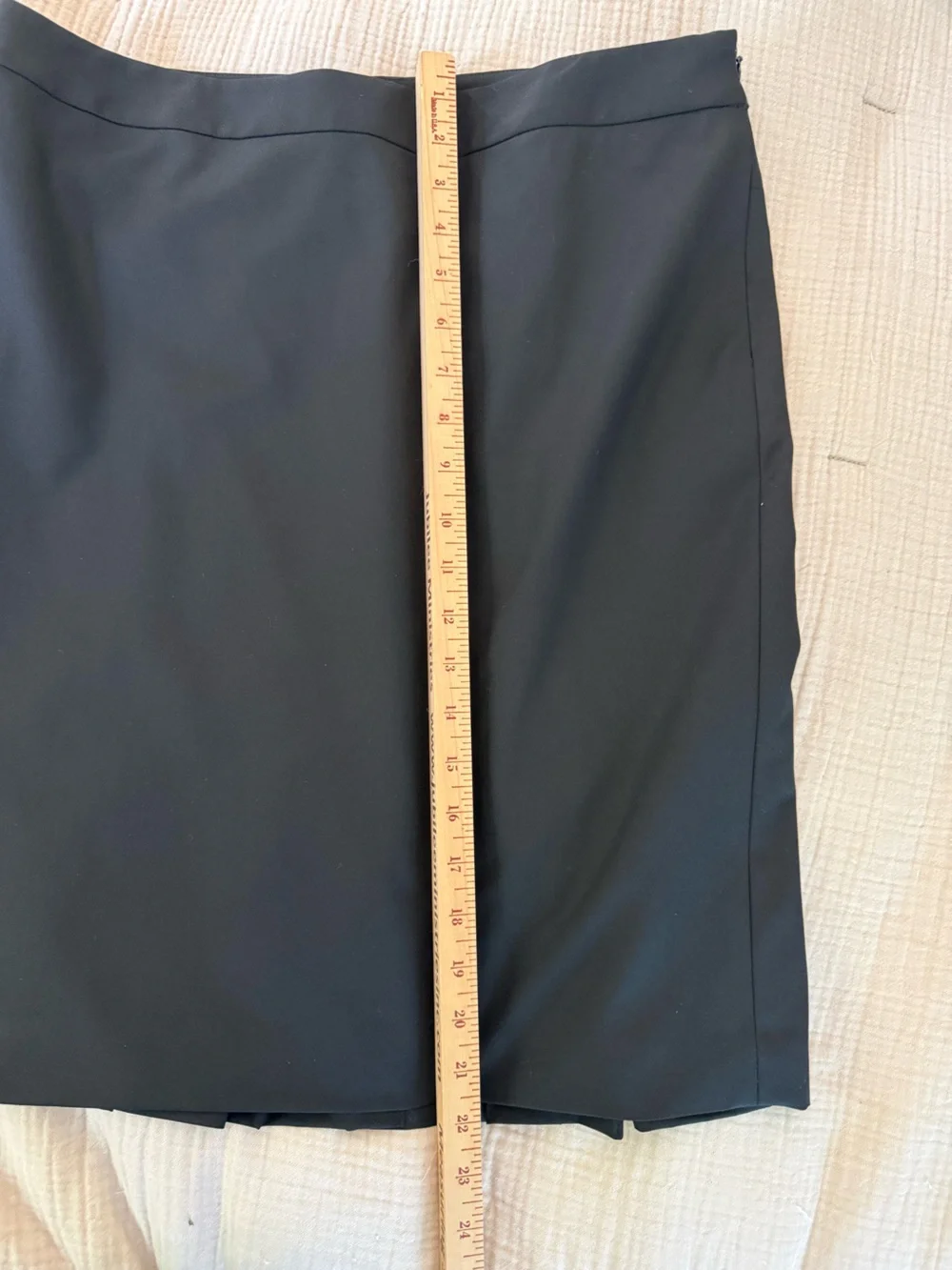 Ann Taylor LOFT Black  Straight Short Knee Length Pencil Skirt, size 8